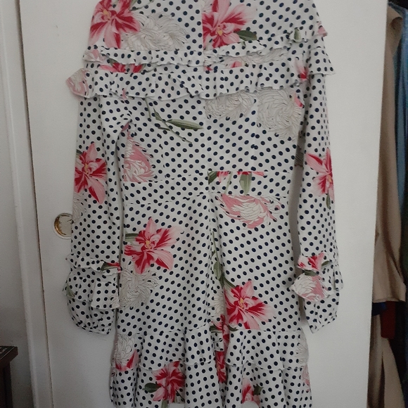 Boohoo flower and Polka dot dress - Picture 6 of 8